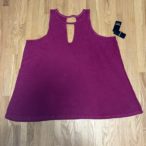 NWT torrid | key hole tank top - Picture 2 of 4